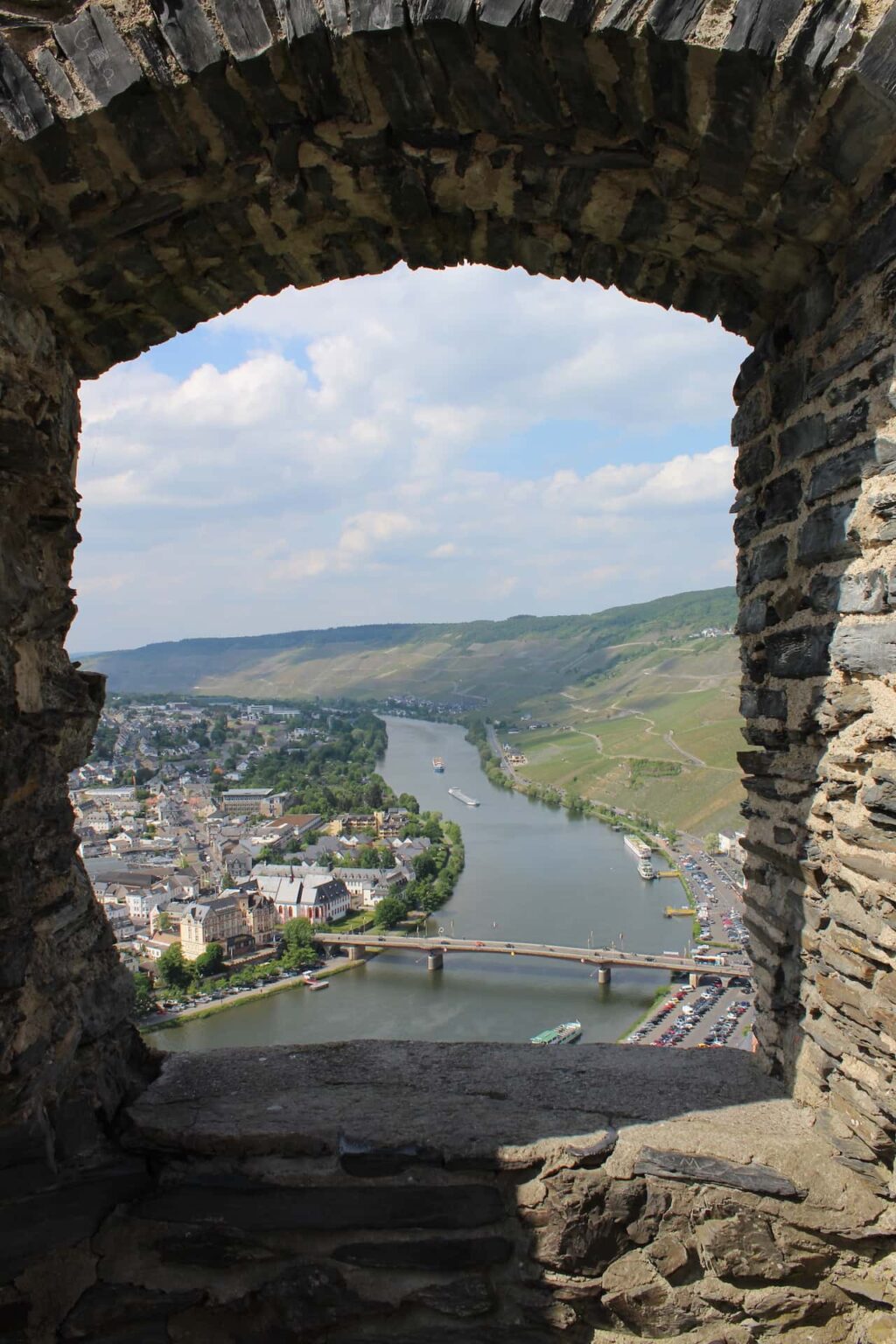 Blick von der Burg Landshut auf das Moseltal