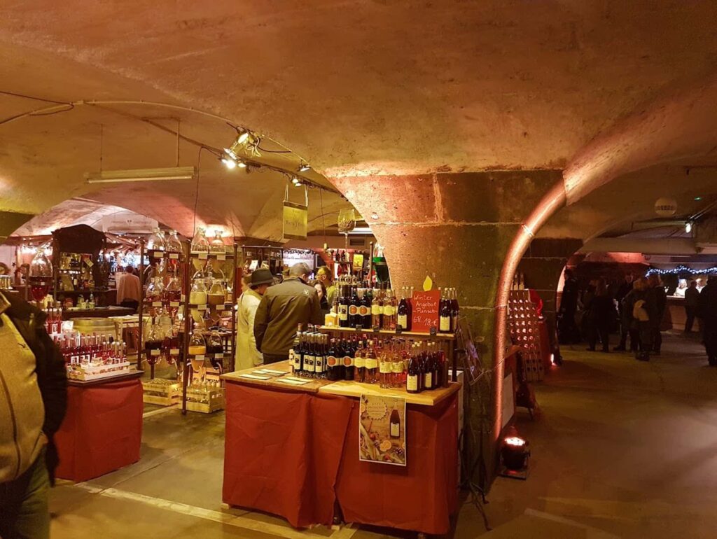Weihnachtsmarkt im Keller in Traben-Trarbach